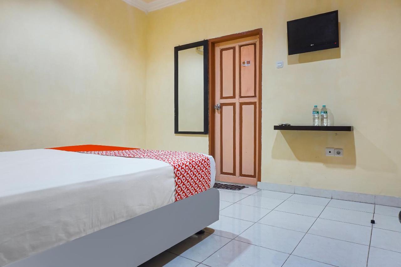 Oyo 90923 Makassar Cottage Balangberu Exterior foto